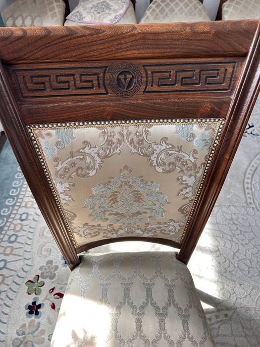 Қара ағаш орындықтары