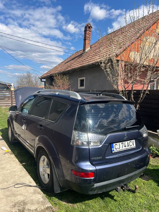 Vând Mitsubishi Outlander 2