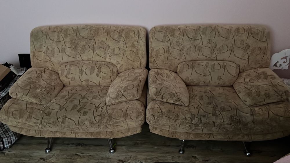 Кресла 2 штук.