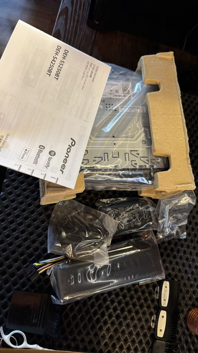 Pioneer DEH-S5250BT original va yangi