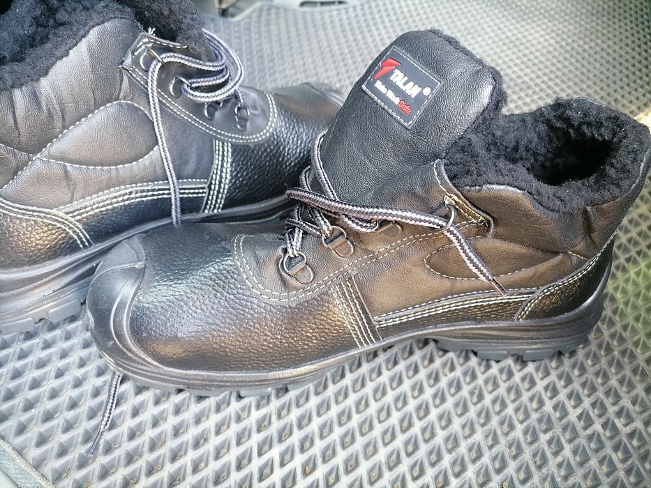 Продам спец обувь