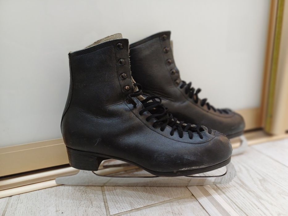 Коньки фигурные черные