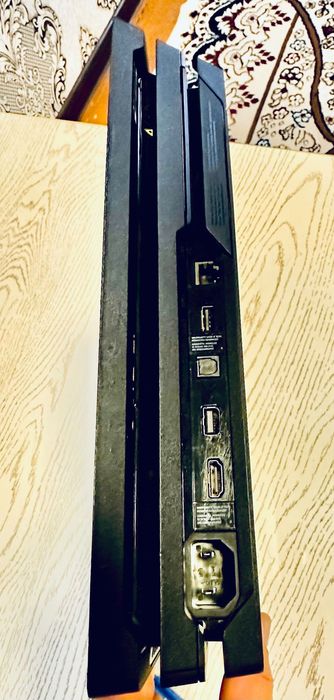 Play station 4 pro 1 TB