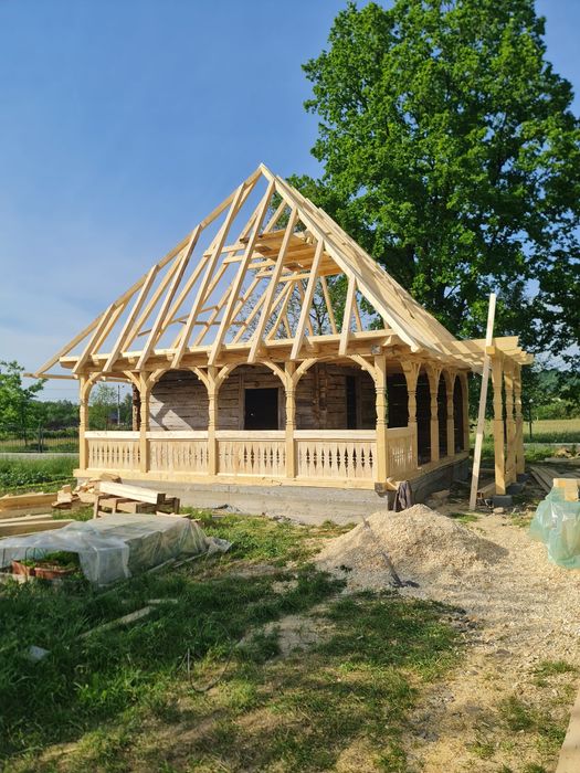 Construcții case  din lemn , restaurari case vechi tradiționala , montaj sindrila etc...