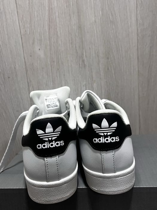 Продаю оригиналные красовки adidas superstar