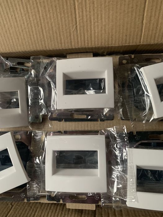 Информационные, TV розетки Legrand, одноклавишные выключатели