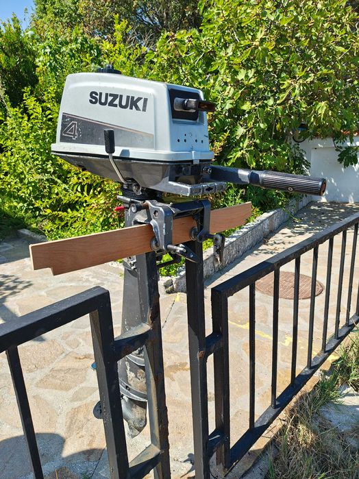 Извънбордов двигател Сузуки DT4 4к.с.