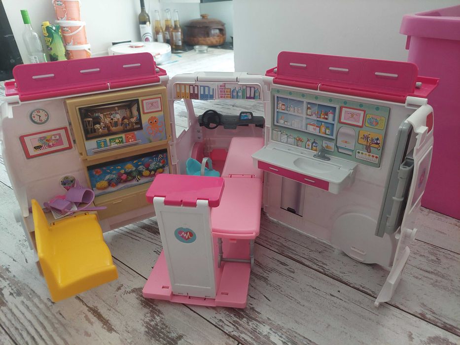 Мобилна клиника на Barbie