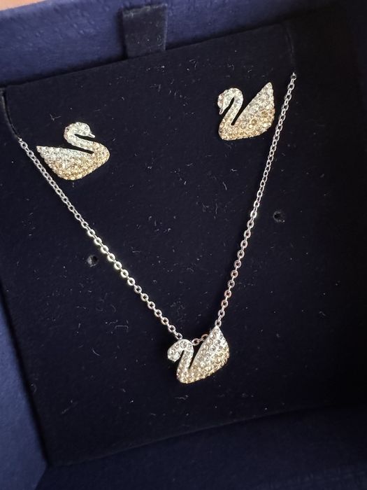 Комплект колие и обеци swarovski нови златно и бяло преливащи се