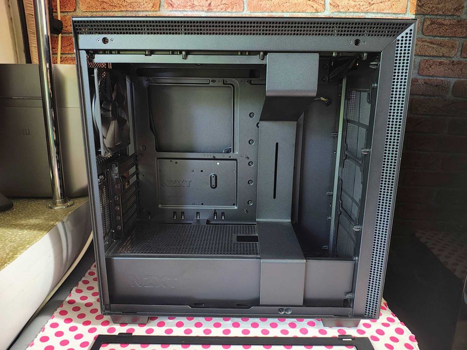 Carcasa PC Gaming NZXT H710i Matte Black.