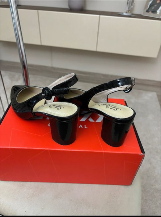 Pantofi din piele naturală lăcuită - Solo Dona