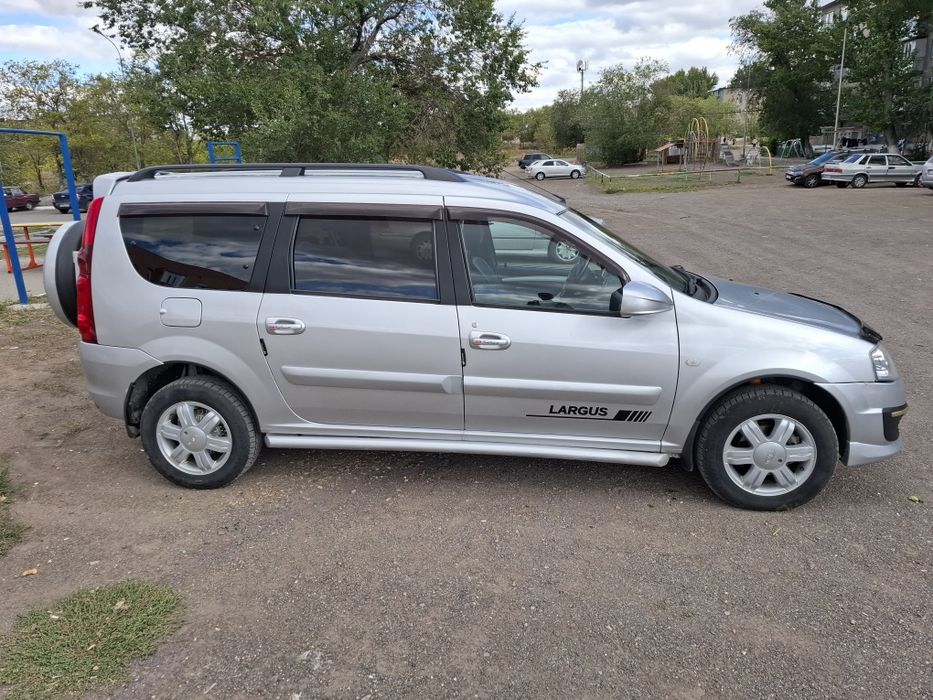 LADA LARGUS 2015 года