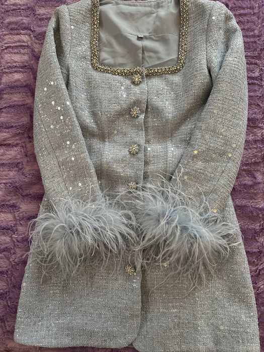 Официална рокля.