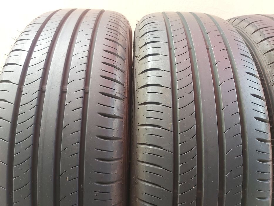 Автомобилни гуми 215 60 17 Dunlop