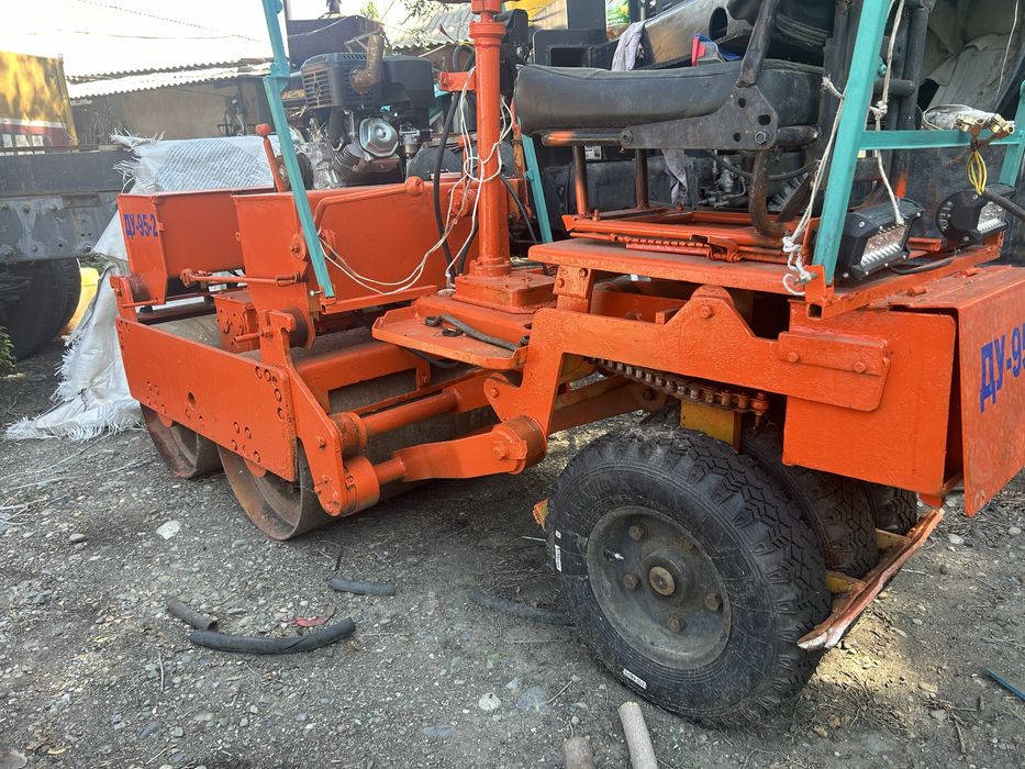 Каток дорожный тротуарный ДУ-95-2