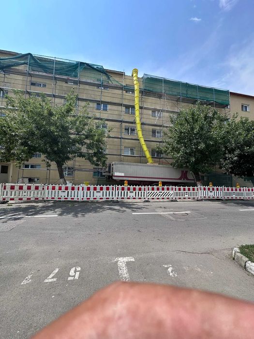 schela fixa si mobila de Închiriat