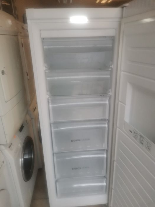 Вертикален фризер COENIC 226 l NoFrost инверторен компресор l