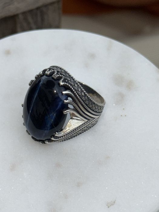 Мъжки сребърен пръстен с камък соколово око