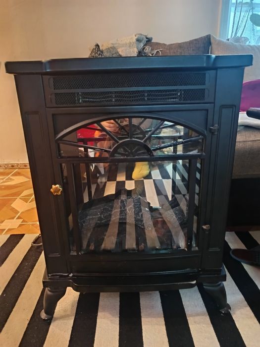 Светеща камина на ток