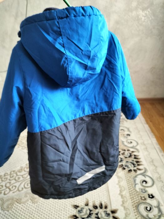 Продам детские куртки