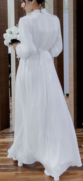Продам платье белое 50% скидка