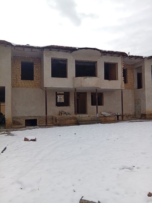 Ховли ер сотилади