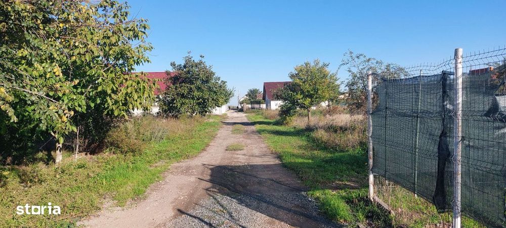 Teren la intrarea in Vanatori - Hanul Vanatorului