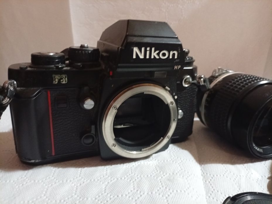 Kit Profesional Film 35mm: Nikon F3 HP + Nikkor 50mm f/1.4 + Nikkor 105mm