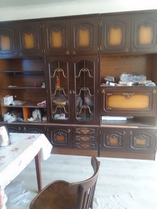 Отдам  даром стенку.