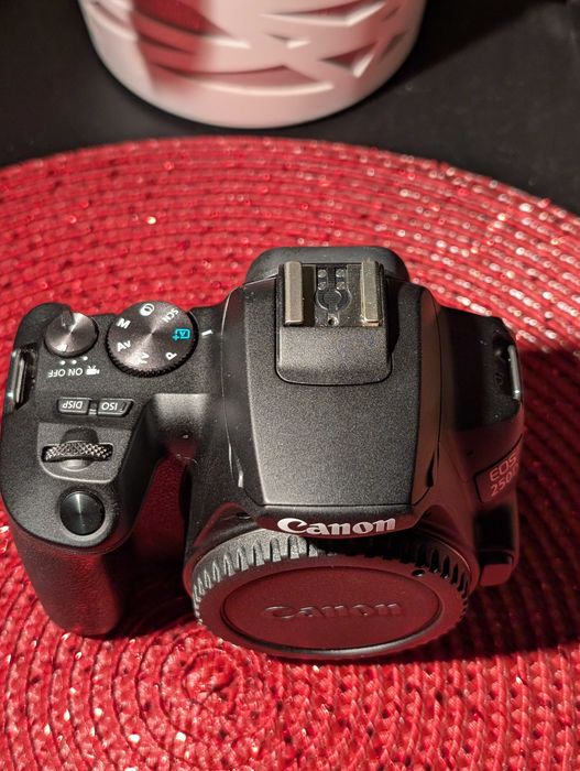 Body Canon DSLR 250D black nou