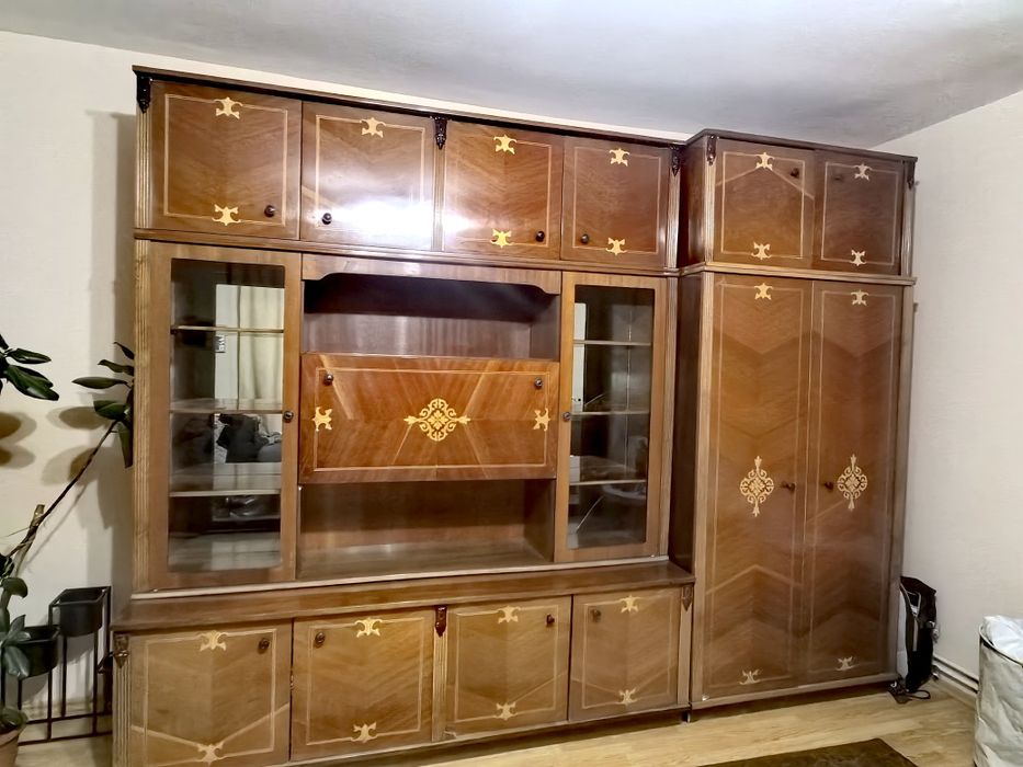 Mobilă haine vintage