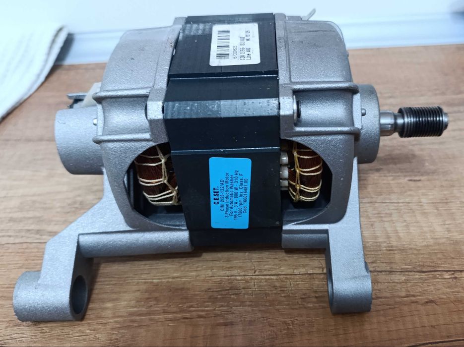 Работещ мотор за пералня Ariston AVF109EU