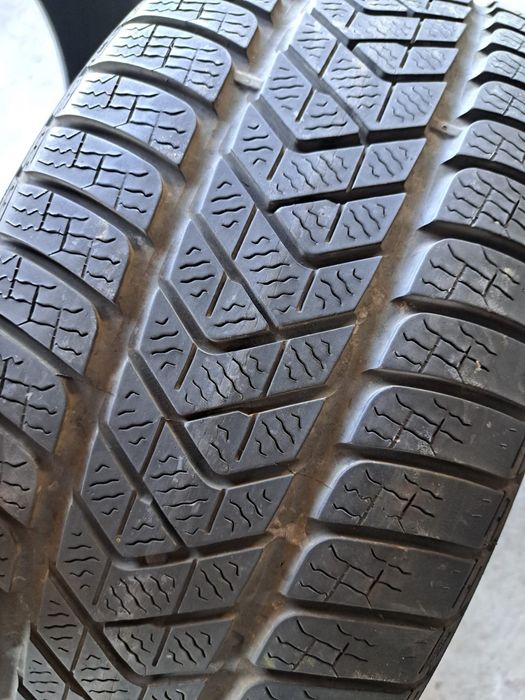 4 anvelope iarnă 245 45 R19 Pirelli