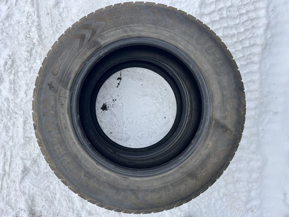 Vand anvelope iarna 245/65R17