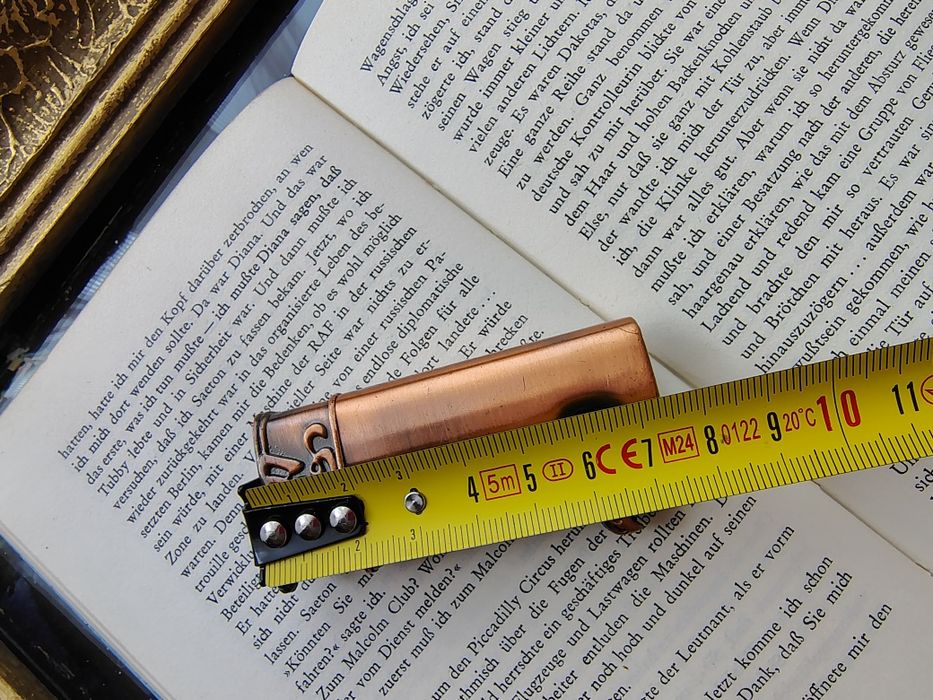 Brichetă metalică veche pentru colecționari