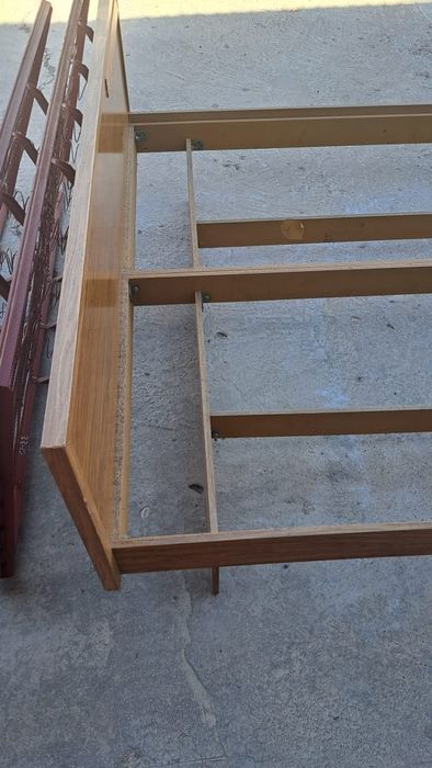 Двухспальная кровать.