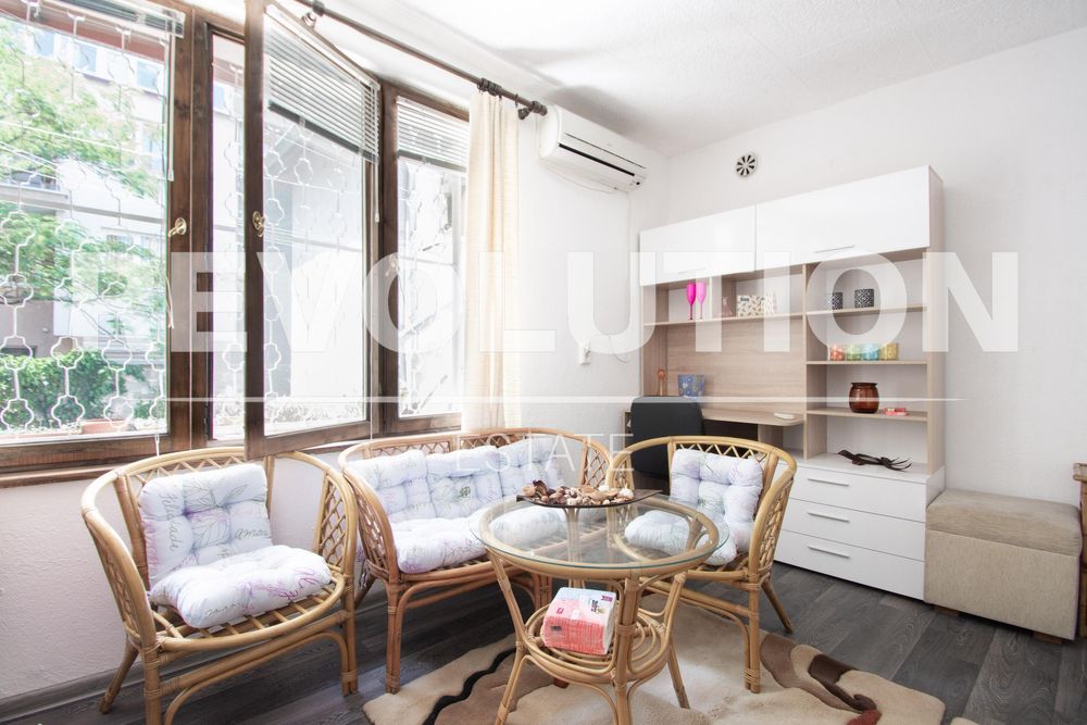 Дава се под наем Едностаен апартамент в София, Център - 52 кв.м за 460 € - Снимка #1