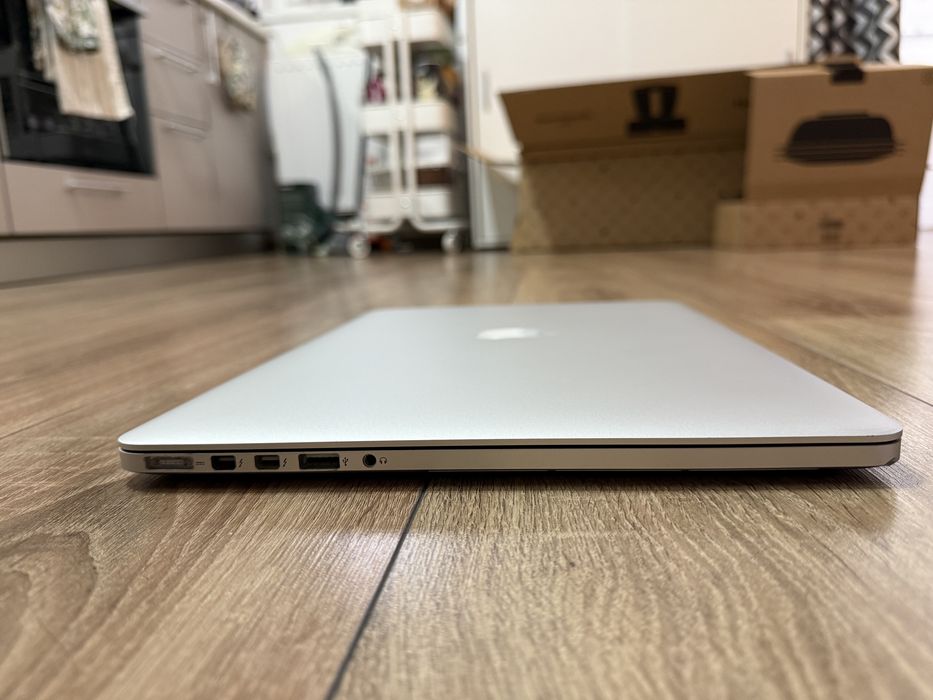 Macbook Pro 15 Mid 2015 16GB Ram 512GB SSD Intel I7