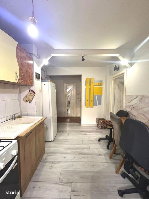 Apartament 2 camere 48mp zona Sf Vineri bloc izolat 48.000eur neg