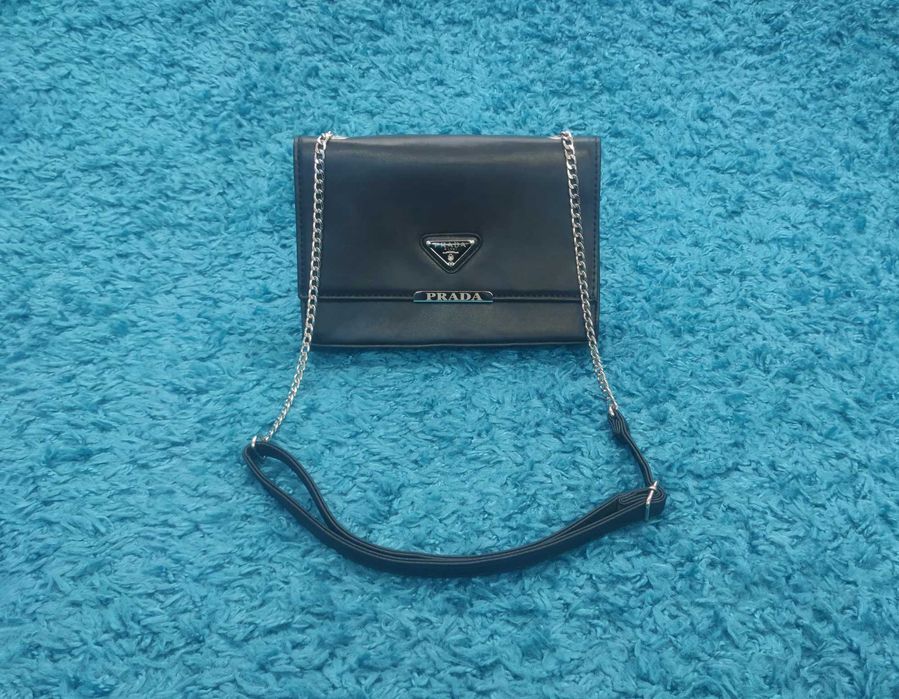 Geanta Prada cu emblema multilogo