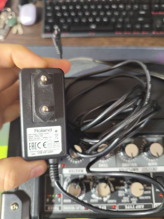 Акустическая колонка , гитара