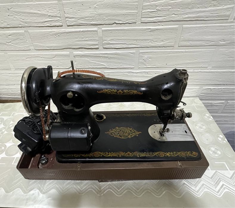 Швейная машинка с педалью