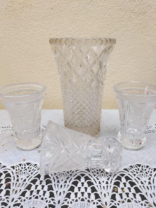 Vaze decorative și carafă de vin