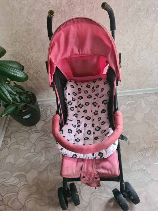 Продам коляску очень удобная и компактная