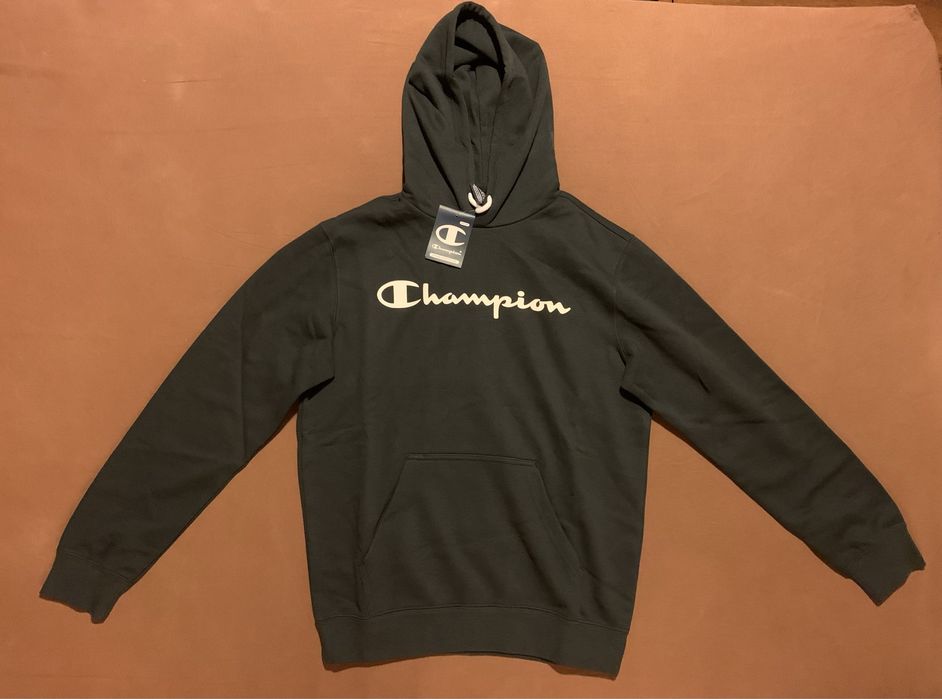 Чисто нова 100% оригинална мъжка блуза Champion. Размер М.