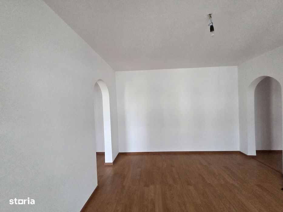 Apartament 2 camere semidecomandat zona ANAF - Adjud — fotografia 3