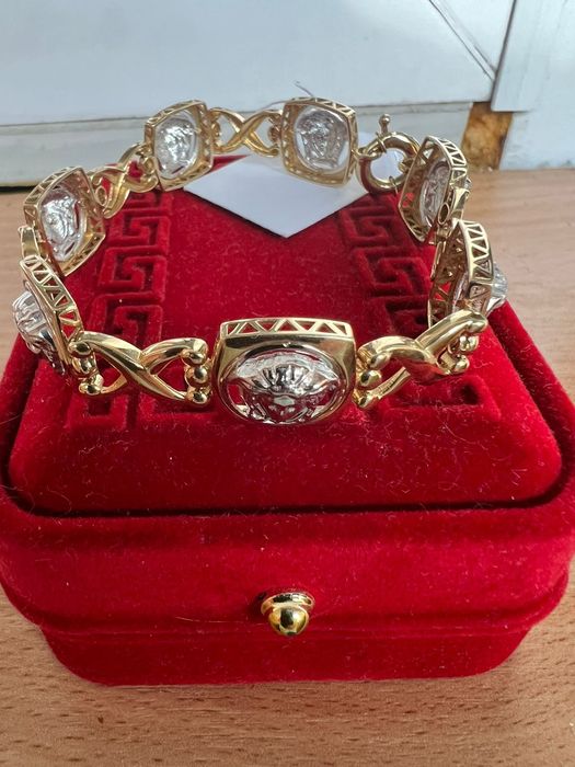 Золотой браслет Версаче