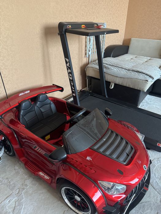 Машинка детская красная