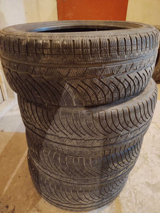 Продавам четири зимни гуми Michelin Alpin 225/45/R18
