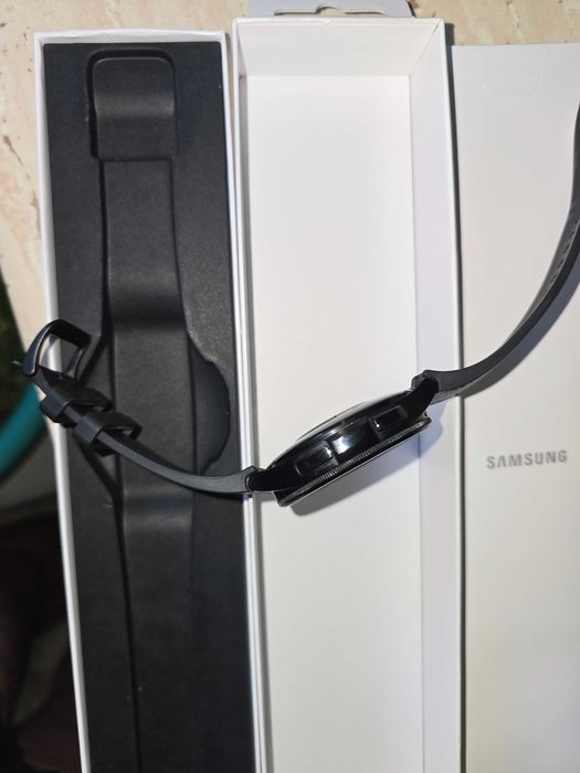 samsung galaxy watch6 clasic 47 .fara zgarieturi, purtat foarte putin,1500 ron, usor negociabil ..